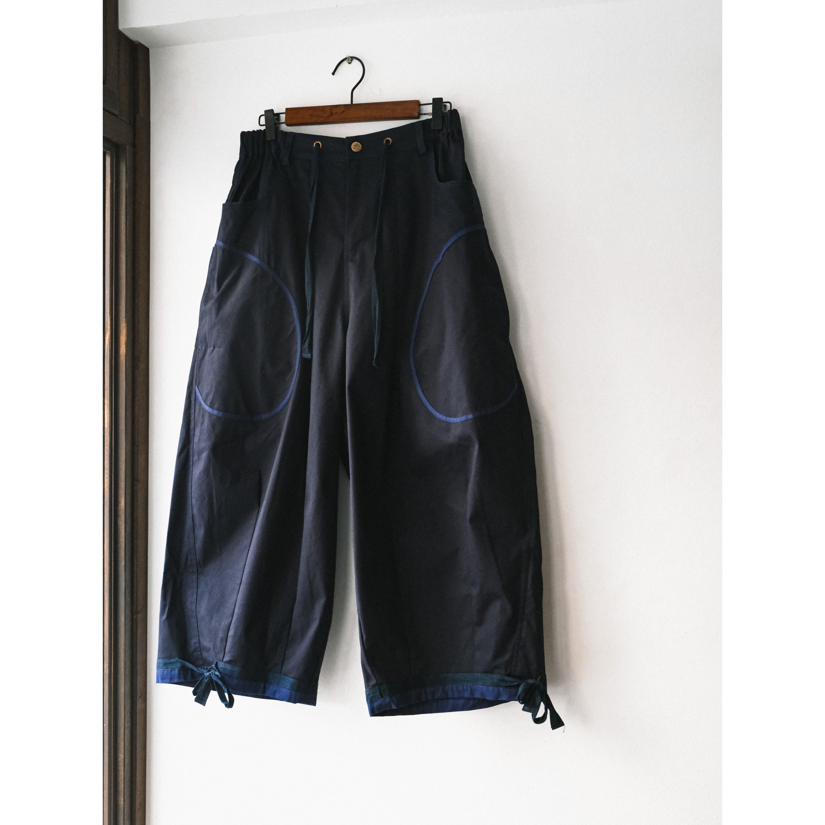 FOOTLOOSE TYCOON SS22  Tie Rope Balloon Pant SS22  Round pockets on both sides Navy One Size